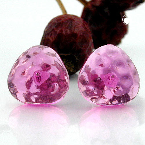 Stud earring 14mm triangle pink-transparent hammered plastic