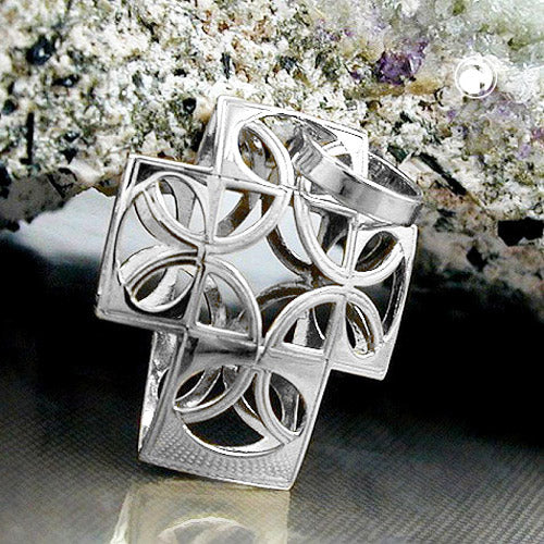 Pendant 14x12mm cross filigree curved semicircle pattern 9Kt white gold