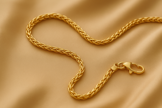 💍 Schmuck-Trends 2025 – Diese Styles lassen dich strahlen