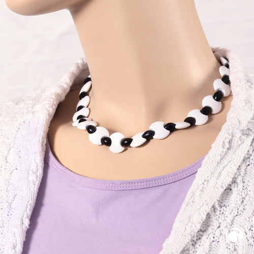 Chain 18mm disc white olive pearl plastic black 43cm