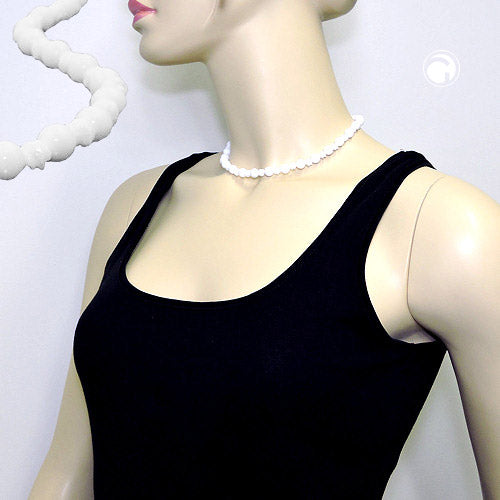 Necklace with 2 different plastic beads alternating white and shiny