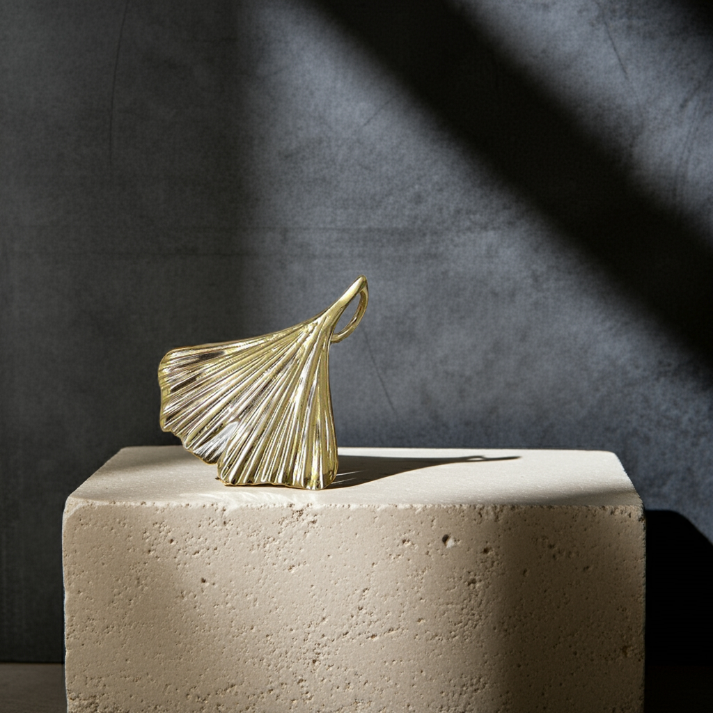 Pendant 20mm ginkgo leaf shiny 9Kt GOLD