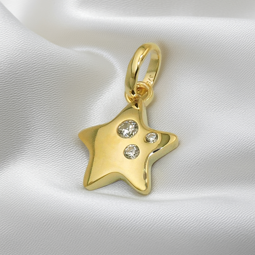 Anhänger „10×10 mm Stern mit 3 Zirkonias“ 9K Gold – glänzend & filigran